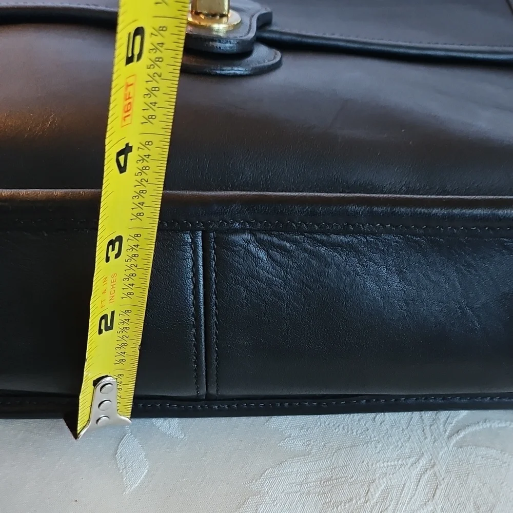 Coach Vintage Willis Black Leather Bag - Picture 13 of 14